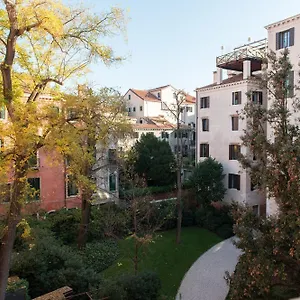 https://rialto-venice-30125.hotelinveneto.com
